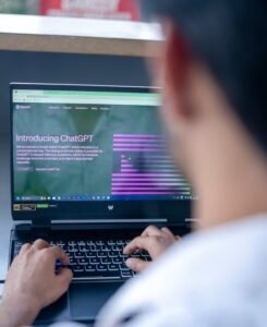 Web Designer using Chat GTP to see AI's Impact on SEO
